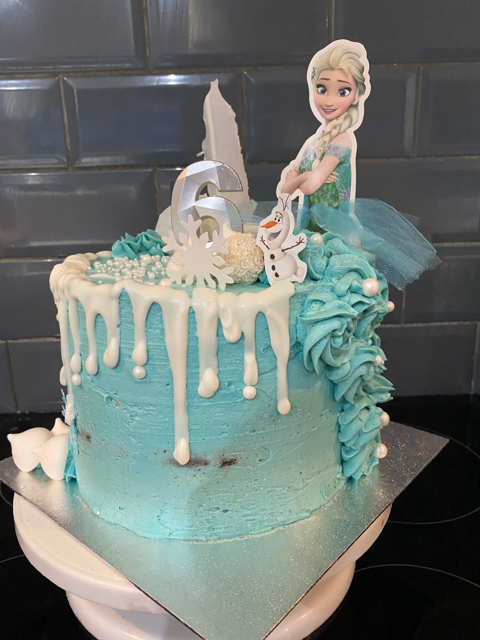 Frozen Elsa Character cake
