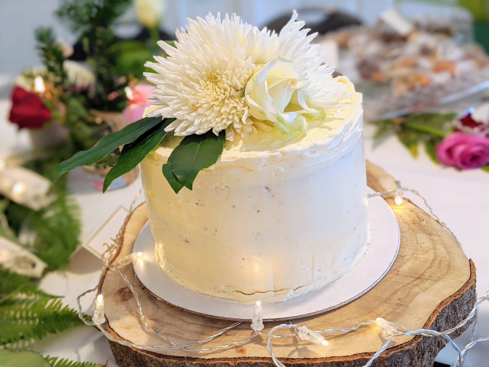 Elderflower and Lemon cake with swiss Meringue buttercream & seasonal flowers - click here for more options