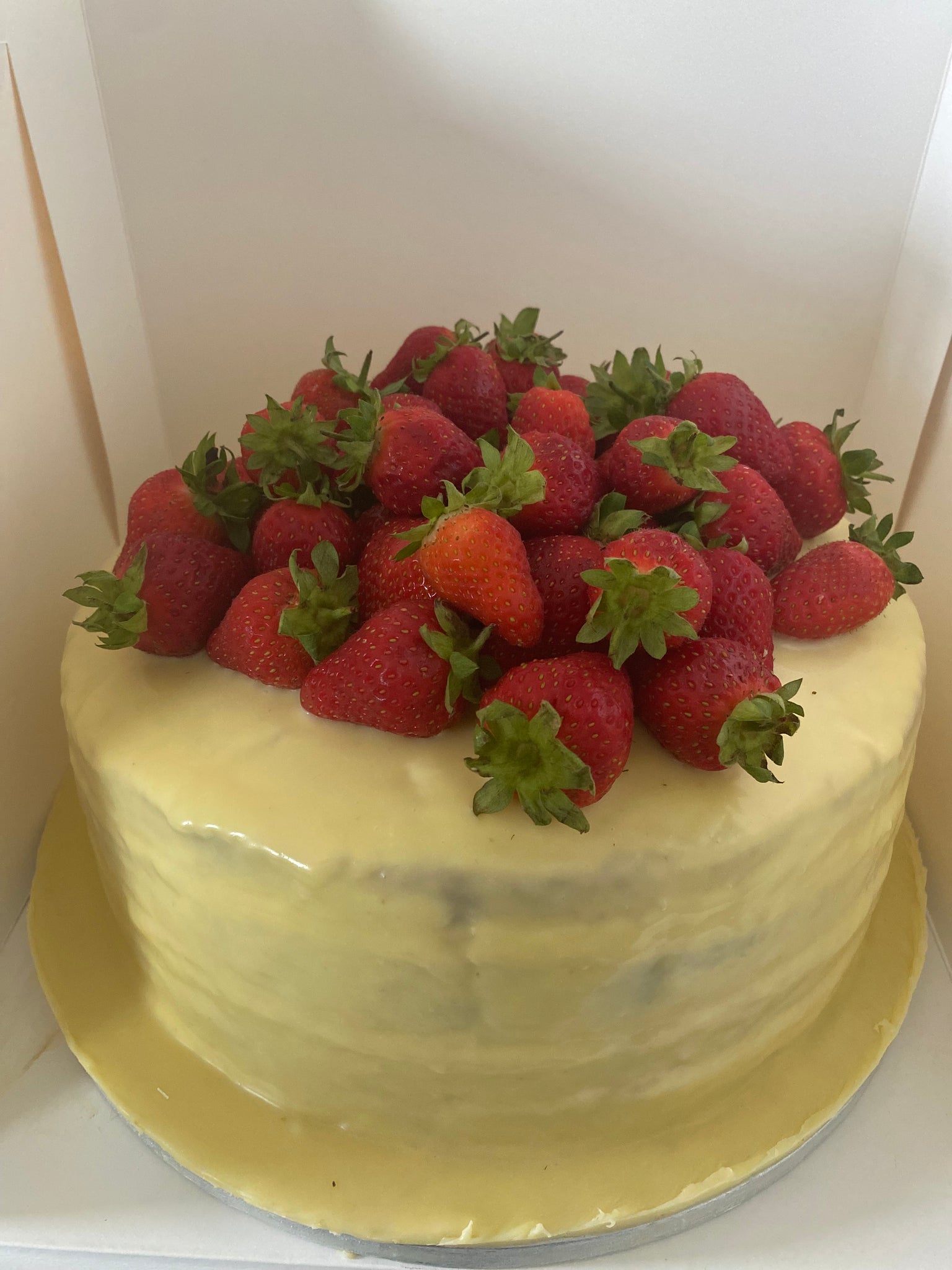 White Chocolate & Strawberries cake - click here for more options